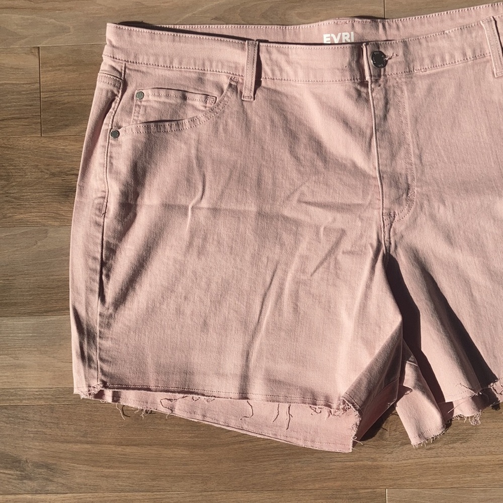 EVRI raw hem denim short with stretch size 22W - Picture 5 of 14
